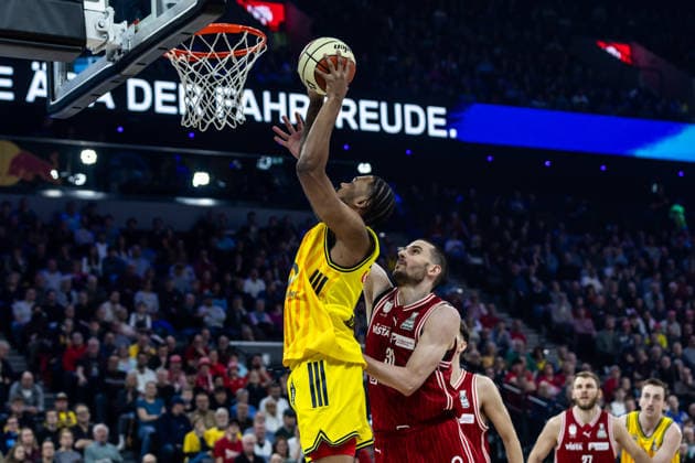 GER, BMW Top Four, Basketball BBL Pokal, Final, BMA365 Bamberg Baskets ALBA Berlin 22 02 2026, SAP Garden, Munich, GER, BMW Top Four, Basketball BBL Pokal, Final, BMA365 Bamberg Baskets ALBA Berlin J wan Roberts ALBA Berlin 13 , Daniel Keppeler BMA365 Bamberg Baskets, 31 Photo Alexander Trienitz Munich SAP Garden Bayern Germany