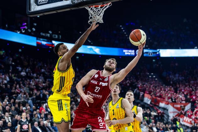 GER, BMW Top Four, Basketball BBL Pokal, Final, BMA365 Bamberg Baskets ALBA Berlin 22 02 2026, SAP Garden, Munich, GER, BMW Top Four, Basketball BBL Pokal, Final, BMA365 Bamberg Baskets ALBA Berlin Moritz Krimmer BMA365 Bamberg Baskets, 27 , Norris Agbakoko ALBA Berlin 17 Photo Alexander Trienitz Munich SAP Garden Bayern Germany
