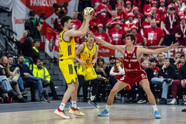 GER, BMW Top Four, Basketball BBL Pokal, Final, BMA365 Bamberg Baskets ALBA Berlin 22 02 2026, SAP Garden, Munich, GER, BMW Top Four, Basketball BBL Pokal, Final, BMA365 Bamberg Baskets ALBA Berlin Jonas Mattisseck ALBA Berlin 9 , Richard Balint BMA365 Bamberg Baskets, 11 Photo Alexander Trienitz Munich SAP Garden Bayern Germany
