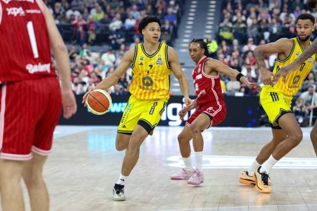 Jack Kayil Alba Berlin, 07 with Austin Crowley BMA365 Bamberg Baskets, 85 , GER, BMA365 Bamberg Baskets vs Alba Berlin, Basketball, BBL Pokal, BMW TOP FOUR, Final, Season 2025 2026, 22 02 2026, GER, BMA365 Bamberg Baskets vs Alba Berlin, Basketball, BBL Pokal, BMW TOP FOUR, Final, Season 2025 2026, 22 02 2026 Muenchen Copyright: xEibner-Pressefoto JennixMaulx EP_JML