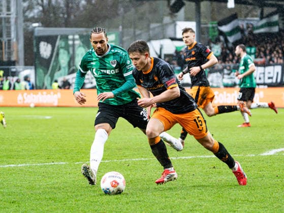 Naatan Skyttae 1 FC Kaiserslautern, 15 in duel against Etienne Amenyido SC Preussen Muenster, 30 Preussen Muenster vs 1 FC Kaiserslautern, Soccer, 2 Bundesliga, Matchday 23, Season 2025 2026, 22 02 2026 DFL REGULATES PROHIBIT ANY USE OF PHOTOGRAPHS AS IMAGE SEQUENCES AND OR QUASI VIDEO, Preussen Muenster vs 1 FC Kaiserslautern, Football, 2 Bundesliga, Matchday 23, Season 2025 2026, 22 02 2026 Muenster Copyright: xEibner-Pressefoto DamianxKruczynx EP_DKI