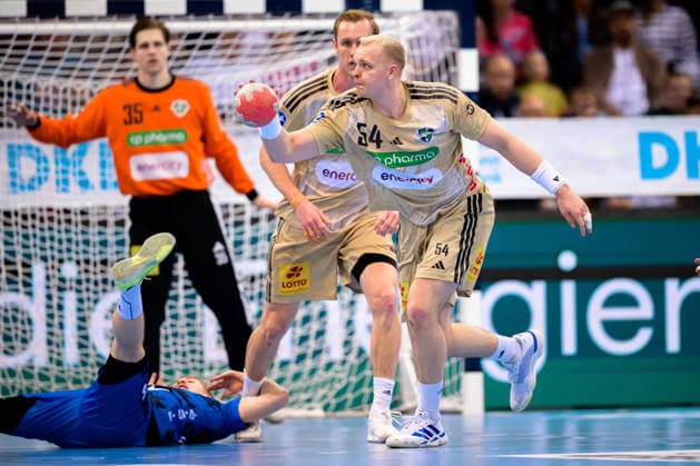 Stuttgart HBL 25 26 TVB Stuttgart TSV Hannover Burgdorf Justus Fischer Hannover Stuttgart Porsche Arena Baden Württemberg Germany