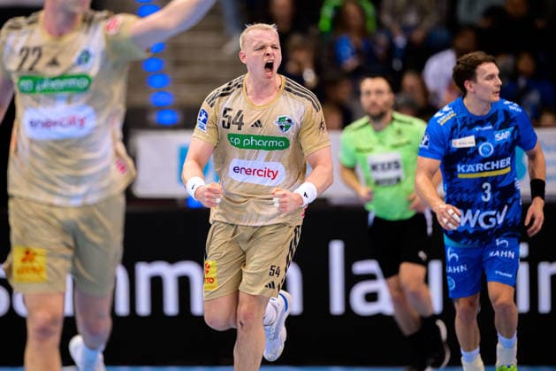 Stuttgart HBL 25 26 TVB Stuttgart TSV Hannover Burgdorf Justus Fischer Hannover Jubel Freude Emotion Stuttgart Porsche Arena Baden Württemberg Germany