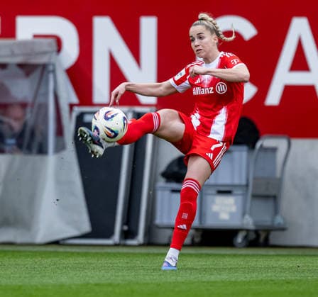 Giulia Gwinn FC Bayern Muenchen Frauen, 07 GER, FC Bayern Muenchen Frauen vs VfL Wolfsburg, Soccer, Google Pixel Frauen Bundesliga, 19 Matchday, Season 2025 2026, 22 02 2026 DFL DFB REGULATIONS PROHIBIT ANY USE OF PHOTOGRAPHS as IMAGE SEQUENCES and or QUASI VIDEO GER, FC Bayern Muenchen Frauen vs VfL Wolfsburg, Football, Google Pixel Frauen Bundesliga, 19 Spieltag, Saison 2025 2026, 22 02 2026 Muenchen Copyright: xEibner-Pressefoto HeikexFeinerx EP_HFR