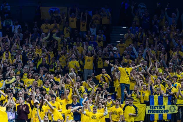 GER, BMW Top Four, Basketball BBL Pokal, Final, BMA365 Bamberg Baskets ALBA Berlin 22 02 2026, SAP Garden, Munich, GER, BMW Top Four, Basketball BBL Pokal, Final, BMA365 Bamberg Baskets ALBA Berlin Fans of ALBA Berlin cheer Photo Alexander Trienitz Munich SAP Garden Bayern Germany