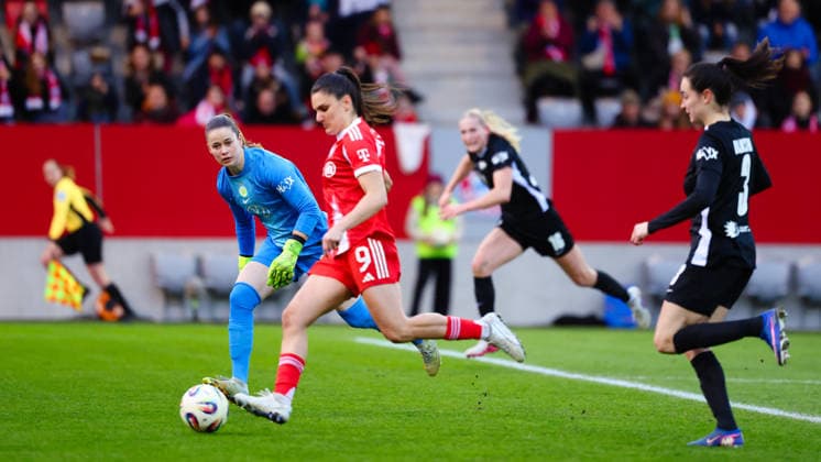 Stina Johannes 1, VfL Wolfsburg cannot prevent the goal by Jovana Damnjanovic 9, FC Bayern Munich in the match between FC Bayern Munich v VfL Wolfsburg, Football, Women, Google Pixel Women Bundesliga, 2025 2026, 19 Matchday on 22 02 2026 in Munich, FC Bayern Campus DFL and DFB regulations prohibit any use of photographs as image sequences and or quasi video Bayern Germany