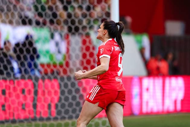 Jovana Damnjanovic 9, FC Bayern Munich goal for 1 1 at the match between FC Bayern Munich v VfL Wolfsburg, Football, Women, Google Pixel Women Bundesliga, 2025 2026, 19 Matchday on 22 02 2026 in Munich, FC Bayern Campus DFL and DFB regulations prohibit any use of photographs as image sequences and or quasi video Bayern Germany