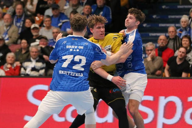 22 02 2026 Handball Men 2025 2026 2 Handball Bundesliga 20 Matchday Dessau Roßlauer HV 06 HSC 2000 Coburg Anhalt Arena Dessau Janis Valkovskis Coburg, 26, yellow in duel with Tim Hertzfeld Dessau, 72, blue and David Misovych Dessau, 18, blue Dessau Roßlau Saxony Anhalt Germany