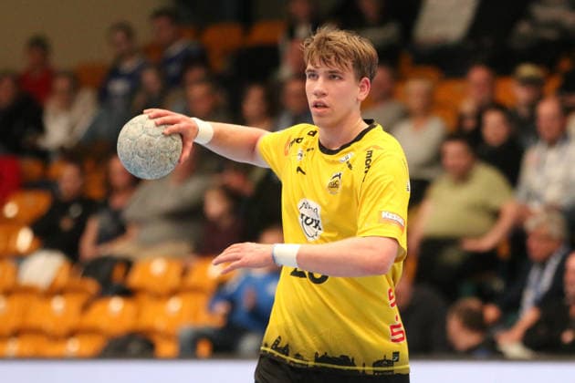 22 02 2026 Handball Men 2025 2026 2 Handball Bundesliga 20 Matchday Dessau Roßlauer HV 06 HSC 2000 Coburg Anhalt Arena Dessau Janis Valkovskis Coburg, 26, yellow on the ball Dessau Roßlau Saxony Anhalt Germany