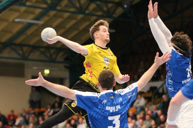 22 02 2026 Handball Men 2025 2026 2 Handball Bundesliga 20 Matchday Dessau Roßlauer HV 06 HSC 2000 Coburg Anhalt Arena Dessau Marin Lisac Coburg, 22, yellow on throw Dessau Roßlau Saxony Anhalt Germany