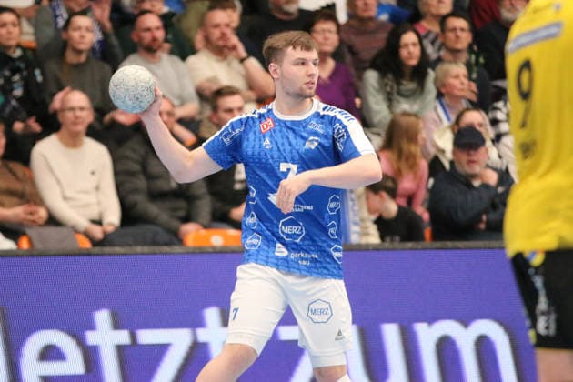 22 02 2026 Handball Men 2025 2026 2 Handball Bundesliga 20 Matchday Dessau Roßlauer HV 06 HSC 2000 Coburg Anhalt Arena Dessau Carl Phillip Haake Dessau, 7, blue on the ball Dessau Roßlau Saxony Anhalt Germany