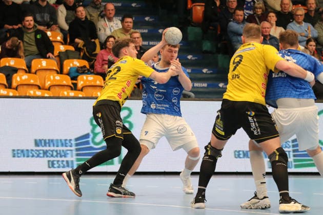 22 02 2026 Handball Men 2025 2026 2 Handball Bundesliga 20 Matchday Dessau Roßlauer HV 06 HSC 2000 Coburg Anhalt Arena Dessau Carl Phillip Haake Dessau, 7, blue in duel with Marin Lisac Coburg, 22, yellow Dessau Roßlau Saxony Anhalt Germany