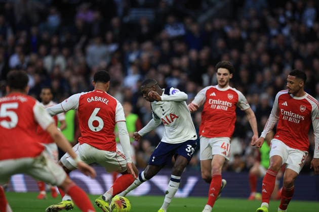 Tottenham Hotspur v Arsenal, Premier League GOAL Tottenham Hotspur Forward Randal Kolo Muani (39) makes it- 1-1 during the Premier League match between Tottenham Hotspur and Arsenal at Tottenham Hotspur Stadium, London, UK on 22 February 2026. London Tottenham Hotspur Stadium London UK Editorial use only DataCo restrictions apply See www.football-dataco.com , Copyright: xChrisxFoxwellx PSI-23791-0015