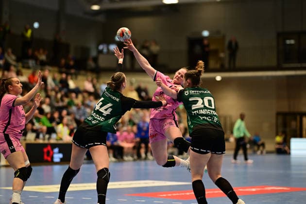 Handball I Women I Season 2025 2026 I EHF European League I VfL Oldenburg Tertnes Bergen I 22 02 2026 Lisa Marie Fragge 44, VfL Oldenburg Sara Eline Lauritzen 11, Tertnes Bergen and Ariane Pfundstein 20, VfL Oldenburg Buxtehude Halle Nord NEW Lower Saxony Germany Copyright: xLobeca FelixxSchlikisx