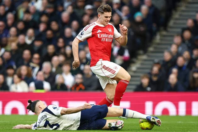 Tottenham Hotspur v Arsenal, Premier League Radu Dragusin of Tottenham Hotspur tackles Viktor Gyokeres of Arsenal during the Tottenham Hotspur v Arsenal Premier League match at the Tottenham Hotspur Stadium, London, England on 22 February 2026 Credit: Ian Stephen Every Second Media Editorial use only. All images are copyright Every Second Media Limited. No images may be reproduced without prior permission. All rights reserved. Premier League and Football League images are subject to licensing agreements with Football DataCo Limited. see https: www.football-dataco.com Copyright: xIMAGO EveryxSecondxMediax ESM-1815-0017 IanxStephenx xEveryxSecondxMediax