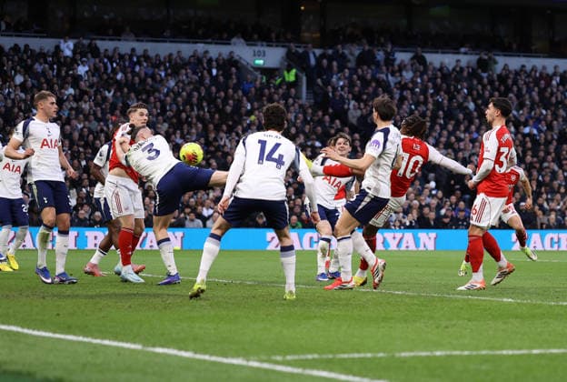 Tottenham Hotspur gegen Arsenal 22. Februar 2026, London Premier League Fußball Tottenham Hotspur gegen Arsenal Eberechi Eze von Arsenal schießt das erste Tor Foto Jacques Feeney Abseits London UK  Copyright: xJacquesxFeeneyx xOffsidexOffside