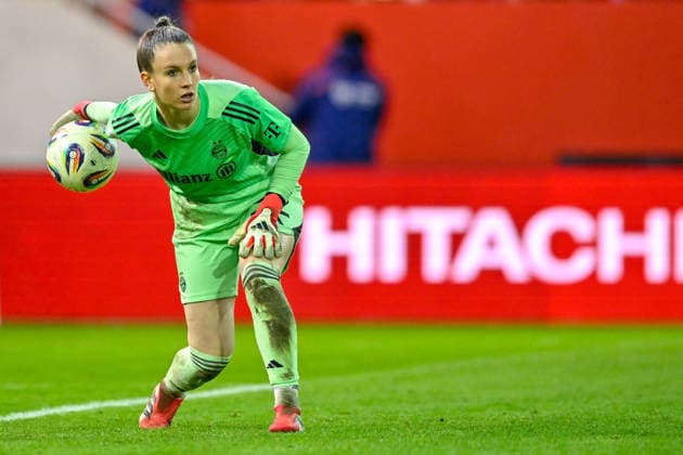 Ena MAHMUTOVIC Goalkeeper, Goalkeeper, FC Bayern Muenchen, FCB, 32 on the ball, cropped image, single image, action, action, 22 02 2026, Munich Germany , Soccer, Google Pixel Women Bundesliga, FC Bayern München VfL Wolfsburg, DFB DFL REGULATIONS PROHIBIT ANY USE OF PHOTOGRAPHS AS IMAGE SEQUENCES AND OR QUASI VIDEO xslx