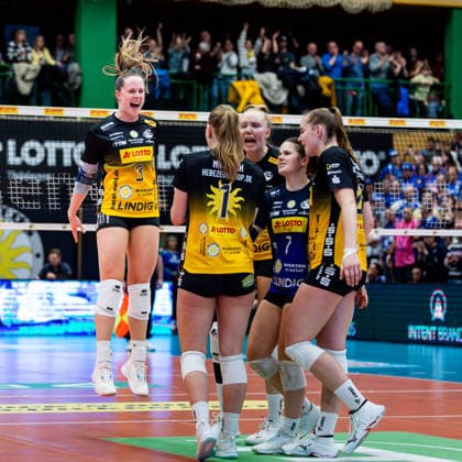 22 02 2026, GER, Volleyball, Women, Season 25 26, ZOI DVV Pokal, Semifinal, VfB 91 Suhl Lotto Thueringen Allianz MTV Stuttgart VfB 91 Suhl Lotto Thueringen wins the home match with 3 2 sets against Allianz MTV Stuttgart 98527 Suhl Sporthalle Wolfsgrube Thüringen Germany