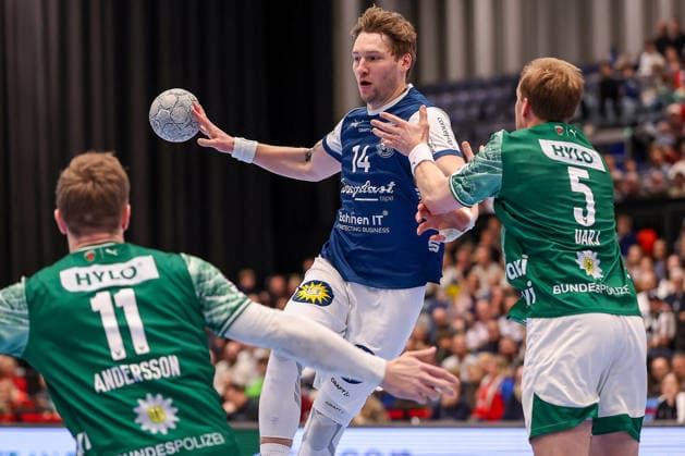 22 02 2026, Handball, HBL, Bergischer HC Füchse Berlin, Mitsubishi Electric HALLE Düsseldorf Gerdas Babarskas BHC 14 in duel against Lasse Andersson Füchse Berlin 11 Max Darj Füchse Berlin 05 North Rhine-Westphalia Germany