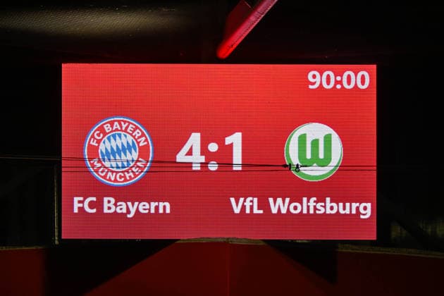 The scoreboard, video wall shows the final result, 22 02 2026, Munich Germany , Football, Google Pixel Womens Bundesliga, FC Bayern München VfL Wolfsburg, DFB DFL REGULATIONS PROHIBIT ANY USE OF PHOTOGRAPHS AS IMAGE SEQUENCES AND OR QUASI VIDEO xslx