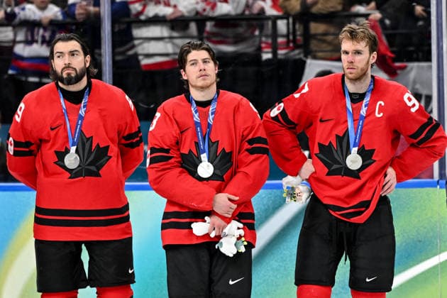 MILAN, ITALY - FEBRUARY 22: Drew Doughty of Canada L), Mitch Marner of Canada and Connor McDavid of Canada R) disappointed after the loss during the Ice hockey, Eishockey Men™s Gold Medal Game match between Canada and USA on day sixteen of the Milano Cortina 2026 Winter Olympic Games, Olympische Spiele, Olympia, OS at Milano Santagiulia Ice Hockey Arena on February 22, 2026 in Milan, Italy. Milan Milano Santagiulia Ice Hockey Arena Italy *** MILAN, ITALY FEBRUARY 22 Drew Doughty of Canada L , Mitch Marner of Canada and Connor McDavid of Canada R disappointed after the loss during the Ice Hockey Men™s Gold Medal Game match between Canada and USA on day sixteen of the Milano Cortina 2026 Winter Olympic games at Milano Santagiulia Ice Hockey Arena on February 22, 2026 in Milan, Italy Milan Milano Santagiulia Ice Hockey Arena Italy Copyright: xJustPictures.ch AndreaxBrancax jp-en-EuSpIm-AB-AAB_294622022026