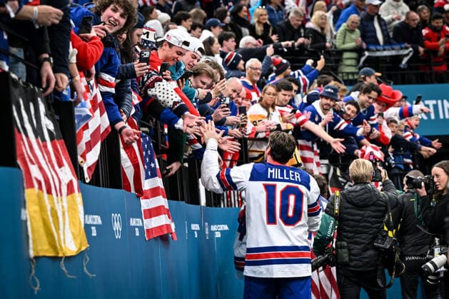 MILAN, ITALY - FEBRUARY 22: JT Miller of United States celebrates the victory with the fans during the Ice hockey, Eishockey Men™s Gold Medal Game match between Canada and USA on day sixteen of the Milano Cortina 2026 Winter Olympic Games, Olympische Spiele, Olympia, OS at Milano Santagiulia Ice Hockey Arena on February 22, 2026 in Milan, Italy. Milan Milano Santagiulia Ice Hockey Arena Italy *** MILAN, ITALY FEBRUARY 22 JT Miller of United States celebrates the victory with the fans during the Ice Hockey Men™s Gold Medal Game match between Canada and USA on day sixteen of the Milano Cortina 2026 Winter Olympic games at Milano Santagiulia Ice Hockey Arena on February 22, 2026 in Milan, Italy Milan Milano Santagiulia Ice Hockey Arena Italy Copyright: xJustPictures.ch AndreaxBrancax jp-en-EuSpIm-AB-AAB_355322022026