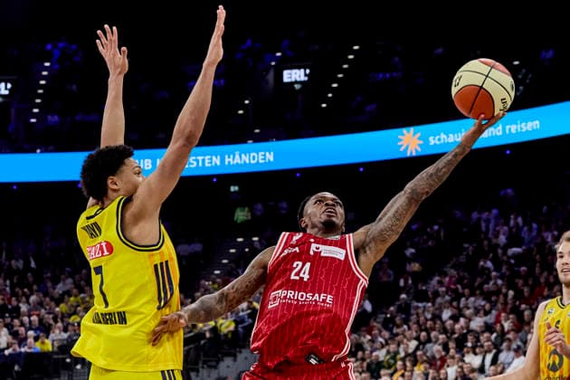 German Basketball League BBL Cup, BMA365 Bamberg BASKETS vs ALBA Berlin, Berlin ALBA, Bamberg BMA365 BASKETS, 2026 02 22 in Munich SAP Garden WILLIAMS Cobe BMA365 Bamberg BASKETS Point Guard PG Nr24 BAM24 , KAYIL Jack ALBA Berlin Point Guard PG Nr7 BER7 sportworld Munich SAP Garden Bayern Germany