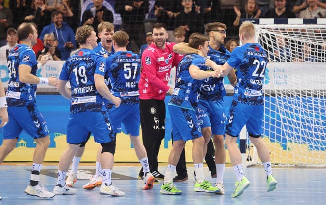 Stuttgart , Handball Daikin Bundesliga TVB Stuttgart vs TSV Hannover Burgdorf , Jubel Stuttgart