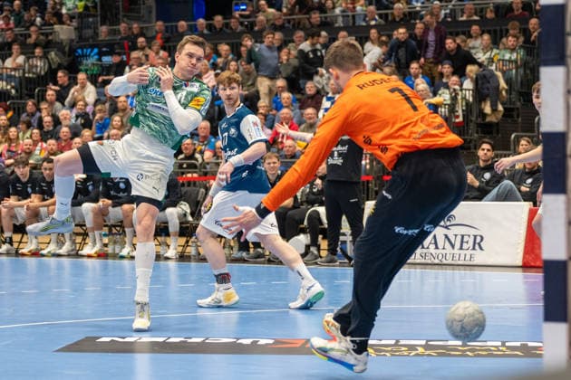 Lasse Bredekjaer Andersson Fuechse Berlin, 11 hits against Christopher Rudeck Bergischer HC 06, 01 Bergischer HC 06 vs Fuechse Berlin, Handball, DAIKIN Handballbundesliga, 22 Matchday, Season 2025 2026, 22 02 2026 Bergischer HC 06 vs Fuechse Berlin, Handball, DAIKIN Handballbundesliga, 22 Matchday, Season 2025 2026, 22 02 2026 Duesseldorf Copyright: xEibner-Pressefoto ThomasxHaeslerx EP_THR