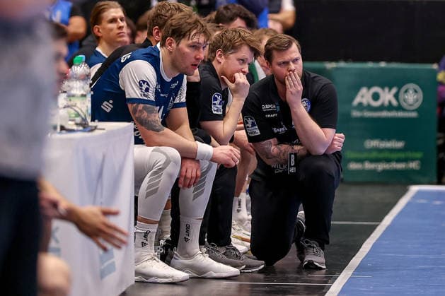 22 02 2026, Handball, HBL, Bergischer HC Füchse Berlin, Mitsubishi Electric HALLE Düsseldorf Head coach Arnor Gunnarsson BHC hc gesticulating on the sidelines North Rhine-Westphalia Germany