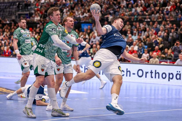 22 02 2026, Handball, HBL, Bergischer HC Füchse Berlin, Mitsubishi Electric HALLE Düsseldorf Aron Seesing BHC 49 throws the ball at the goal North Rhine-Westphalia Germany