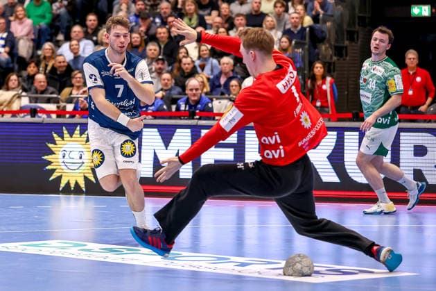 22 02 2026, Handball, HBL, Bergischer HC Füchse Berlin, Mitsubishi Electric HALLE Düsseldorf Lukas Becher BHC 07 throws the ball at the goal of Lasse Ludwig Füchse Berlin 01 North Rhine-Westphalia Germany