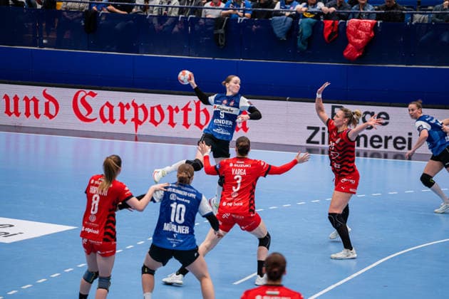HSG Blomberg Lippe GER vs MOL Esztergom HUN , Handball, EHF European League Women, Group Phase, 22 2 2026, Season 2025 2026, Lemgo Nieke Kuehne HSG Blomberg Lippe, 09 in goal throw Lemgo Phoenix Contact Arena Germany