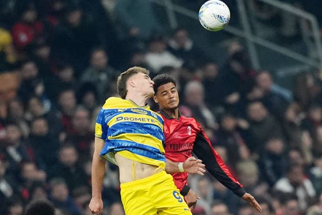 AC Milan s Koni De Winter fights for the bass with Parma™s Mateo Pellegrino during the Serie A soccer match between Ac Milan and Parma at the San Siro Stadium in Milan , north Italy - Sunday , February 22 , 2025. - Soccer .  Copyright: xSpada LaPressex