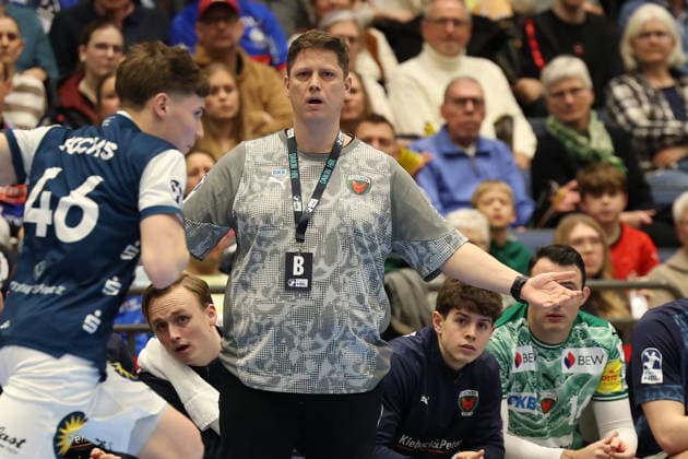 GER, 1 DAIKIN HBL, Bergischer HC vs Fuechse Berlin 22 02 2026, Mitsubishi Electric HALLE, Duesseldorf, GER, 1 DAIKIN HBL, Bergischer HC vs Fuechse Berlin , in the picture Nicolej Krickau Trainer Headcoach Fuechse Berlin , dissatisfied gets very upset, gestures, facial expressions, emotions, dissatisfied disappointed dejected, nordphotoxGmBHx xMeuter nph00351