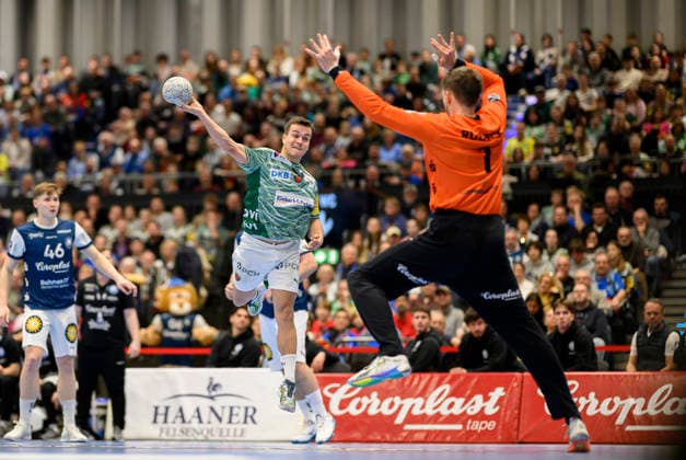 from l Tim FREIHOEFER Freihöfer B , Goalkeeper Christopher RUDECK BHC Throw, Action, Handball 1 Bundesliga, 22 Matchday, Bergischer HC BHC Füchse Berlin B , on 22 02 2026 in Düsseldorf Germany Mitsubishi Electric Halle