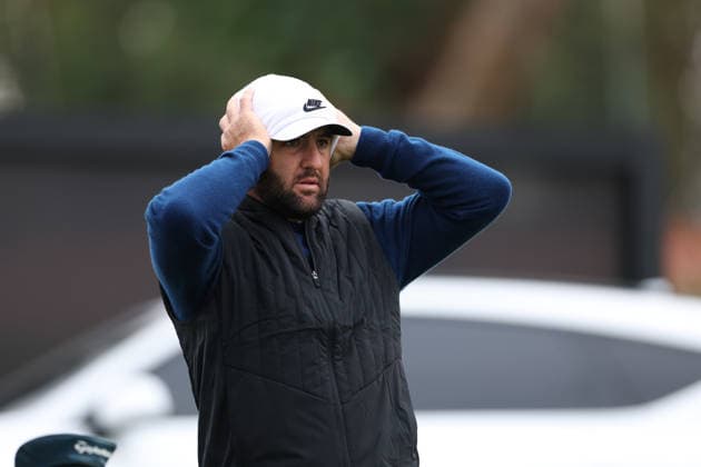 February 22, 2026, Pacific Palisades, California, USA: SCOTTIE SCHEFFLER adjusts his headwear while waiting to tee off on the 14th hole during the first round of the Genesis Invitational at the Riviera Country club in Pacific Palisades, California. Golf_PGATour_Genesis_Invitational  - ZUMAt158 20260222_zsp_t158_058 Copyright: xBrentonxTsex