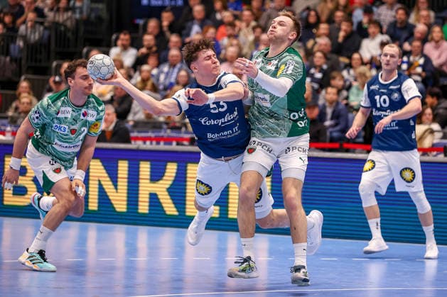 22 02 2026, Handball, HBL, Bergischer HC Füchse Berlin, Mitsubishi Electric HALLE Düsseldorf Soeren Steinhaus BHC 53 throws the ball on goal in a duel against Mathias Gidsel Füchse Berlin 19 North Rhine-Westphalia Germany