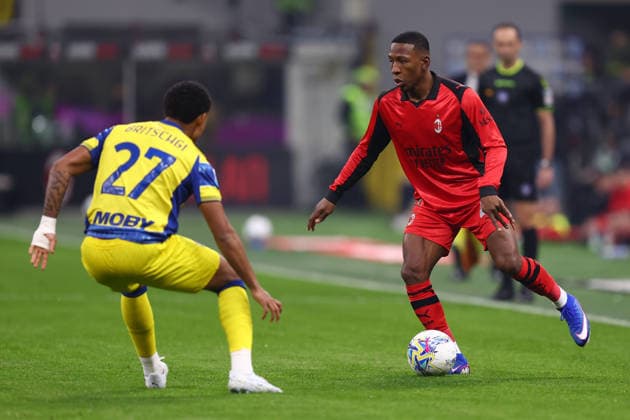 Pervis Estupinan (Ac Milan) controls the ball, Serie A, AC Milan v Parma Calcio 1913, Giuseppe Meazza, February 22, 2026, Milan, Italy.