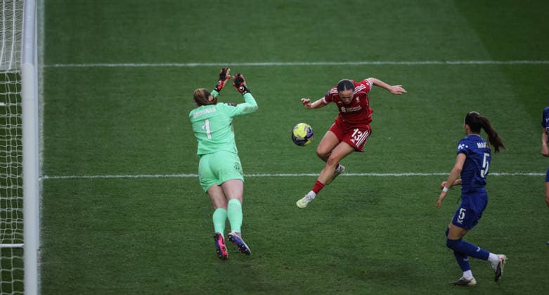 Liverpool Women v Everton Women, Women’s FA Cup, St Helens Stadium, St Helens. Times Photographer Bradley Ormesher. 22.2.2026. Liverpool Women v Everton Women, Women’s FA Cup, St Helens Stadium, St Helens. Times Photographer Bradley Ormesher. Mia Enderby scores Liverpool’s first goal but is injured while doing so and is stretchered off.  Copyright: xBradleyxOrmesherx NINTCHDBPICT001061349320