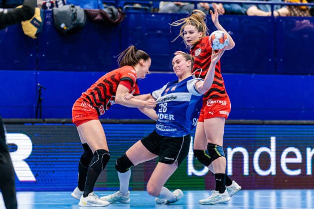 v l Anny Ballai MOL Esztergom, 22 , Malin Sandberg HSG Blomberg Lippe, 28 , Fanni Horvath MOL Esztergom, 08 GER, HSG Blomberg Lippe GER vs MOL Esztergom HUN , Handball, EHF European League Women, Group Phase, 22 02 2026 GER, HSG Blomberg Lippe GER vs MOL Esztergom HUN , Handball, EHF European League Women, Group Phase, 22 02 2026 Lemgo Copyright: xEibner-Pressefoto JanxRollingerx EP_JSK