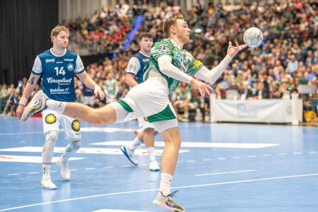 Mathias Gidsel Fuechse Berlin, 19 at the throw Bergischer HC 06 vs Fuechse Berlin, Handball, DAIKIN Handballbundesliga, 22 Matchday, Season 2025 2026, 22 02 2026 Bergischer HC 06 vs Fuechse Berlin, Handball, DAIKIN Handballbundesliga, 22 Matchday, Season 2025 2026, 22 02 2026 Duesseldorf Copyright: xEibner-Pressefoto ThomasxHaeslerx EP_THR