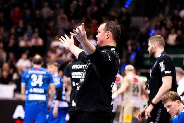 Misha Kaufmann, TVB Stuttgart, Coach Coach applauds already TVB Stuttgart vs TSV Hannover Burgdorf, DAIKIN Handballbundesliga, 22 Matchday, Season 2025 2026, 22 02 2026 Eibner Pressefoto Andreas Ulmer TVB Stuttgart vs TSV Hannover Burgdorf, DAIKIN Handballbundesliga, 22 Matchday, Season 2025 2026, 22 02 2026 Stuttgart Copyright: xEibner-Pressefoto AndreasxUlmerx EP_AUR