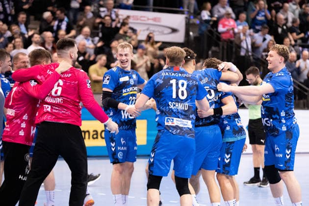 Cheering pictures TVB Stuttgart, after the victory TVB Stuttgart vs TSV Hannover Burgdorf, DAIKIN Handballbundesliga, 22 Matchday, Season 2025 2026, 22 02 2026 Eibner Pressefoto Andreas Ulmer TVB Stuttgart vs TSV Hannover Burgdorf, DAIKIN Handballbundesliga, 22 Matchday, Season 2025 2026, 22 02 2026 Stuttgart Copyright: xEibner-Pressefoto AndreasxUlmerx EP_AUR