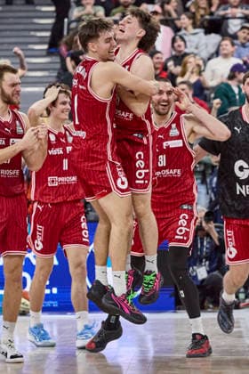 German Basketball League BBL Cup, BMA365 Bamberg BASKETS vs ALBA Berlin, Berlin ALBA, Bamberg BMA365 BASKETS, 2026 02 22 in Munich SAP Garden Gamechanger ENSMINGER Zachary BMA365 Bamberg BASKETS Point Guard PG Nr1 BAM1 , PETKOVIC Adrian BMA365 Bamberg BASKETS Point Guard PG Nr15 BAM15 sportworld Munich SAP Garden Bayern Germany