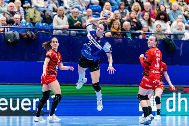 v l Anny Ballai MOL Esztergom, 22 , Nuria Bucher HSG Blomberg Lippe, 21 , Lea Farago MOL Esztergom, 30 GER, HSG Blomberg Lippe GER vs MOL Esztergom HUN , Handball, EHF European League Women, Group Phase, 22 02 2026 GER, HSG Blomberg Lippe GER vs MOL Esztergom HUN , Handball, EHF European League Women, Group Phase, 22 02 2026 Lemgo Copyright: xEibner-Pressefoto JanxRollingerx EP_JSK