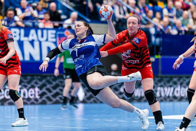 v l Diana Magnusdottir HSG Blomberg Lippe, 07 , Lea Farago MOL Esztergom, 30 GER, HSG Blomberg Lippe GER vs MOL Esztergom HUN , Handball, EHF European League Women, Group Phase, 22 02 2026 GER, HSG Blomberg Lippe GER vs MOL Esztergom HUN , Handball, EHF European League Women, Group Phase, 22 02 2026 Lemgo Copyright: xEibner-Pressefoto JanxRollingerx EP_JSK