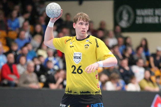 22 02 2026 Handball Men 2025 2026 2 Handball Bundesliga 20 Matchday Dessau Roßlauer HV 06 HSC 2000 Coburg Anhalt Arena Dessau Janis Valkovskis Coburg, 26, yellow plays a pass Dessau Roßlau Sachsen Anhalt Germany