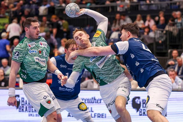 22 02 2026, Handball, HBL, Bergischer HC Füchse Berlin, Mitsubishi Electric HALLE Düsseldorf Mathias Gidsel Füchse Berlin 19 in duel against Aron Seesing BHC 49 North Rhine-Westphalia Germany