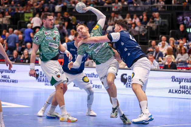 22 02 2026, Handball, HBL, Bergischer HC Füchse Berlin, Mitsubishi Electric HALLE Düsseldorf Mathias Gidsel Füchse Berlin 19 in duel against Aron Seesing BHC 49 North Rhine-Westphalia Germany